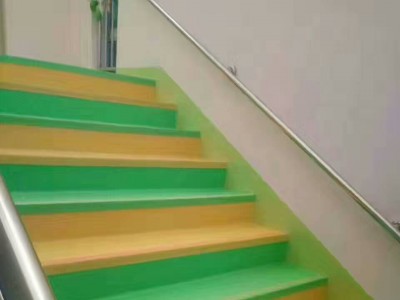 楼梯整体踏步