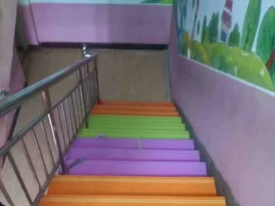 楼梯整体踏步